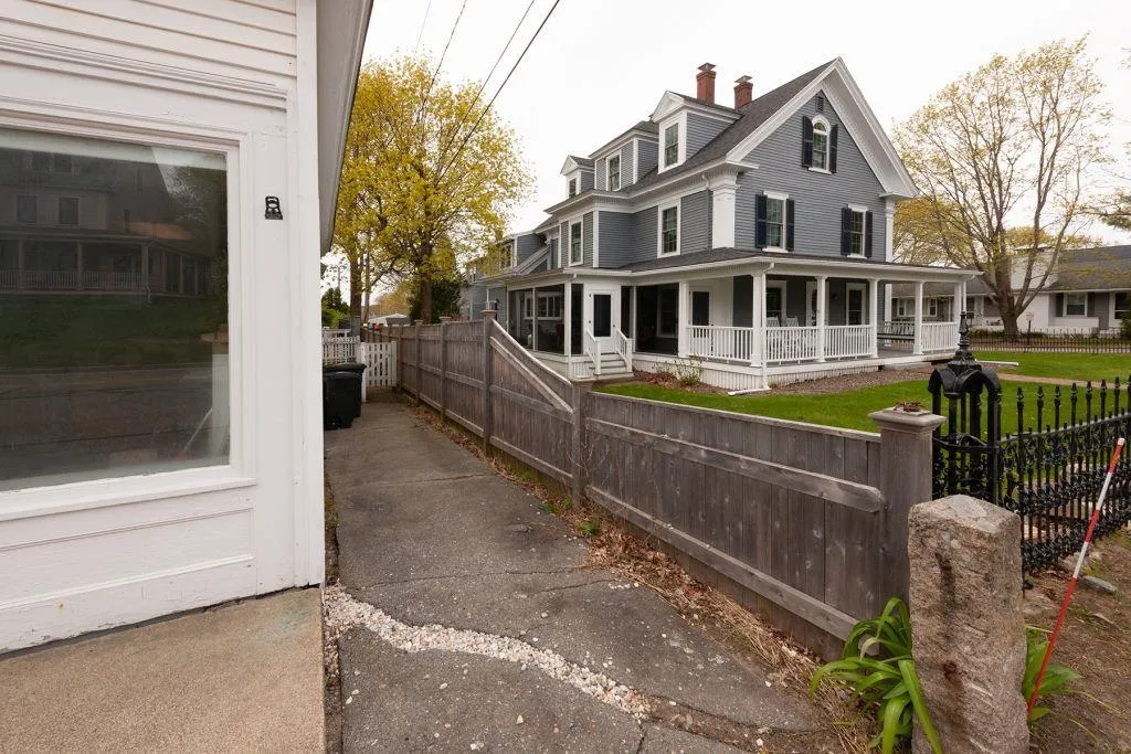 457 York Street York ME 03909