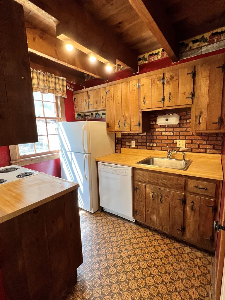 574 Willard Road Hartford VT 05059