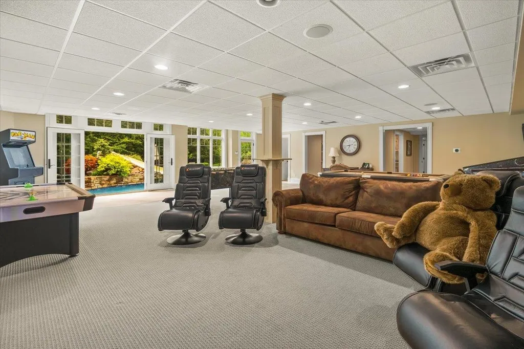 1 Willowbrook Court Bedford NH 03110