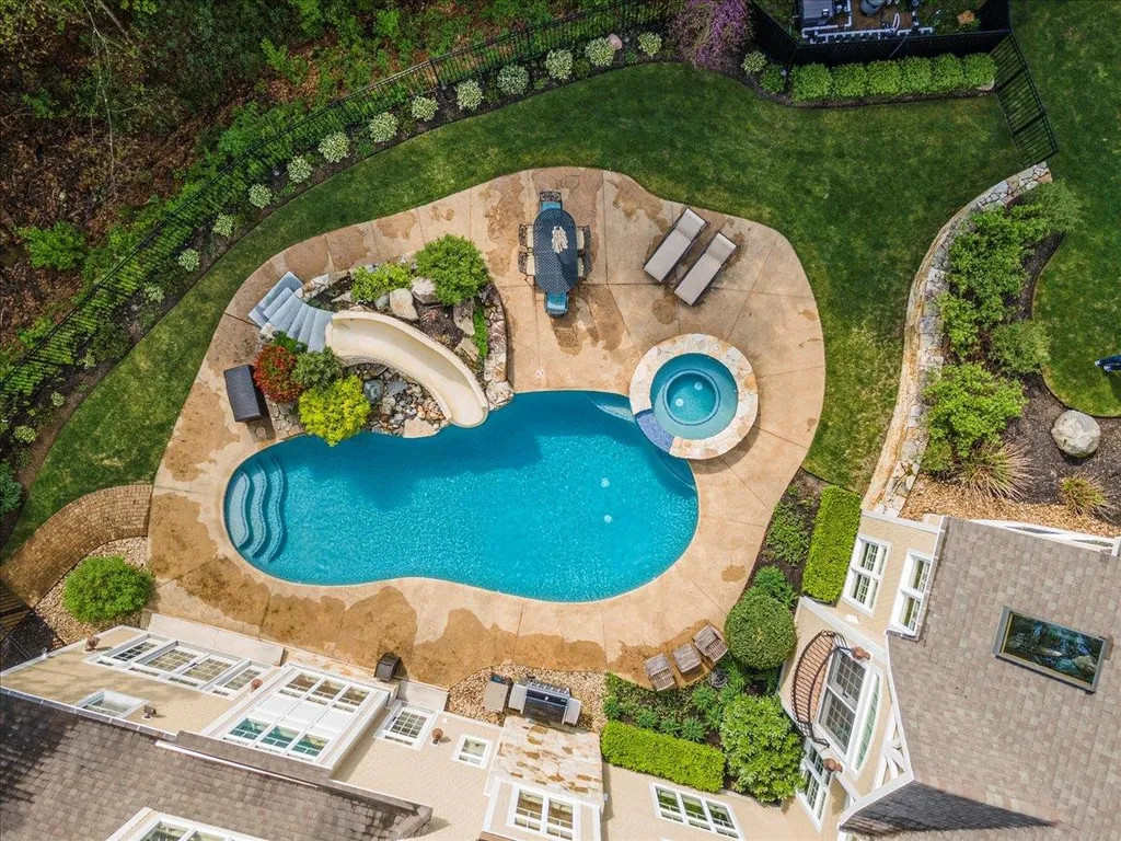1 Willowbrook Court Bedford NH 03110