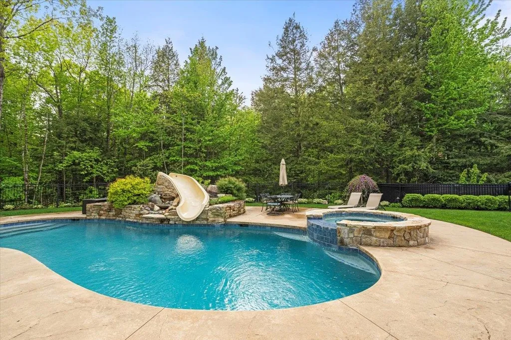 1 Willowbrook Court Bedford NH 03110