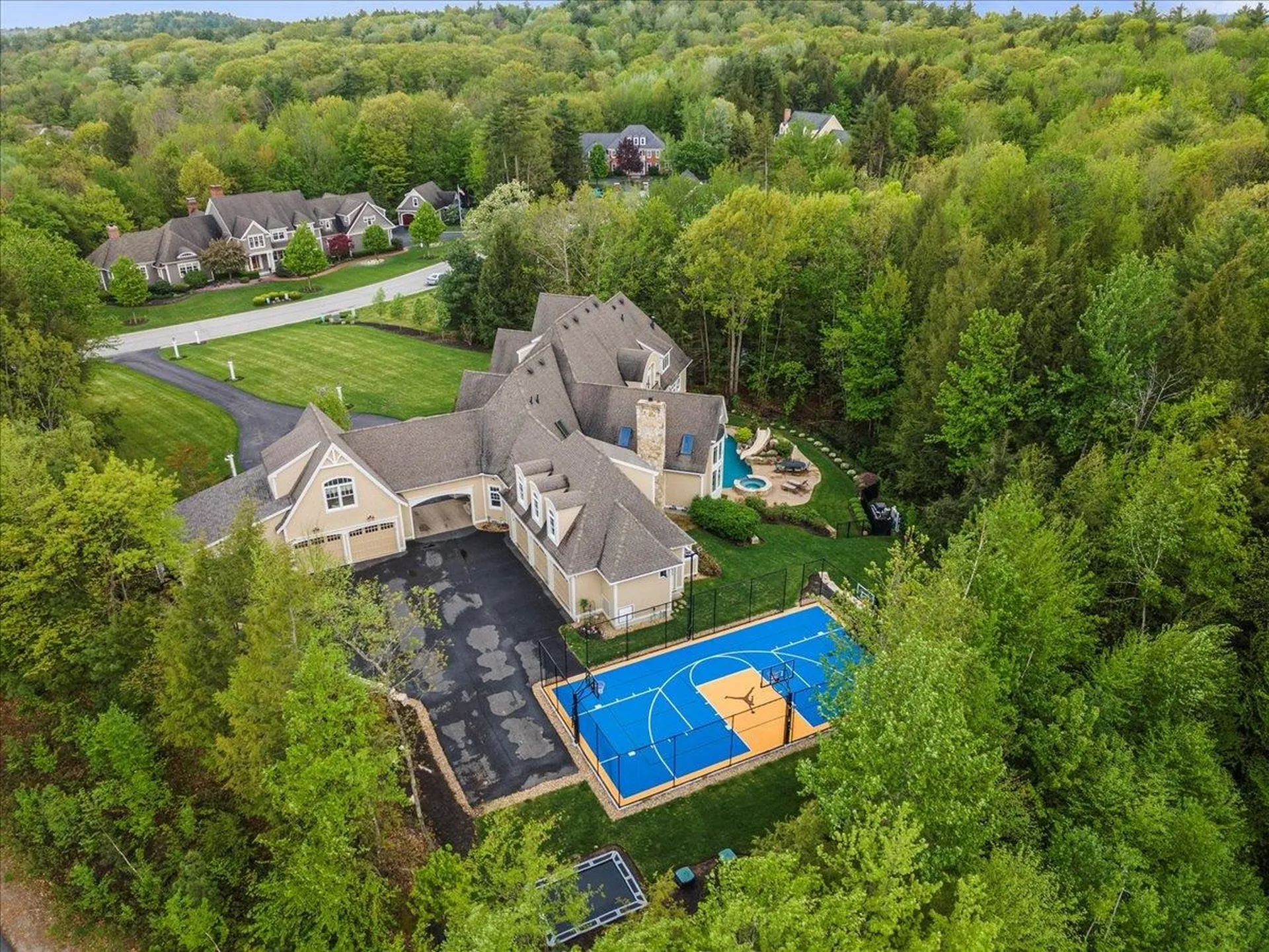 1 Willowbrook Court Bedford NH 03110