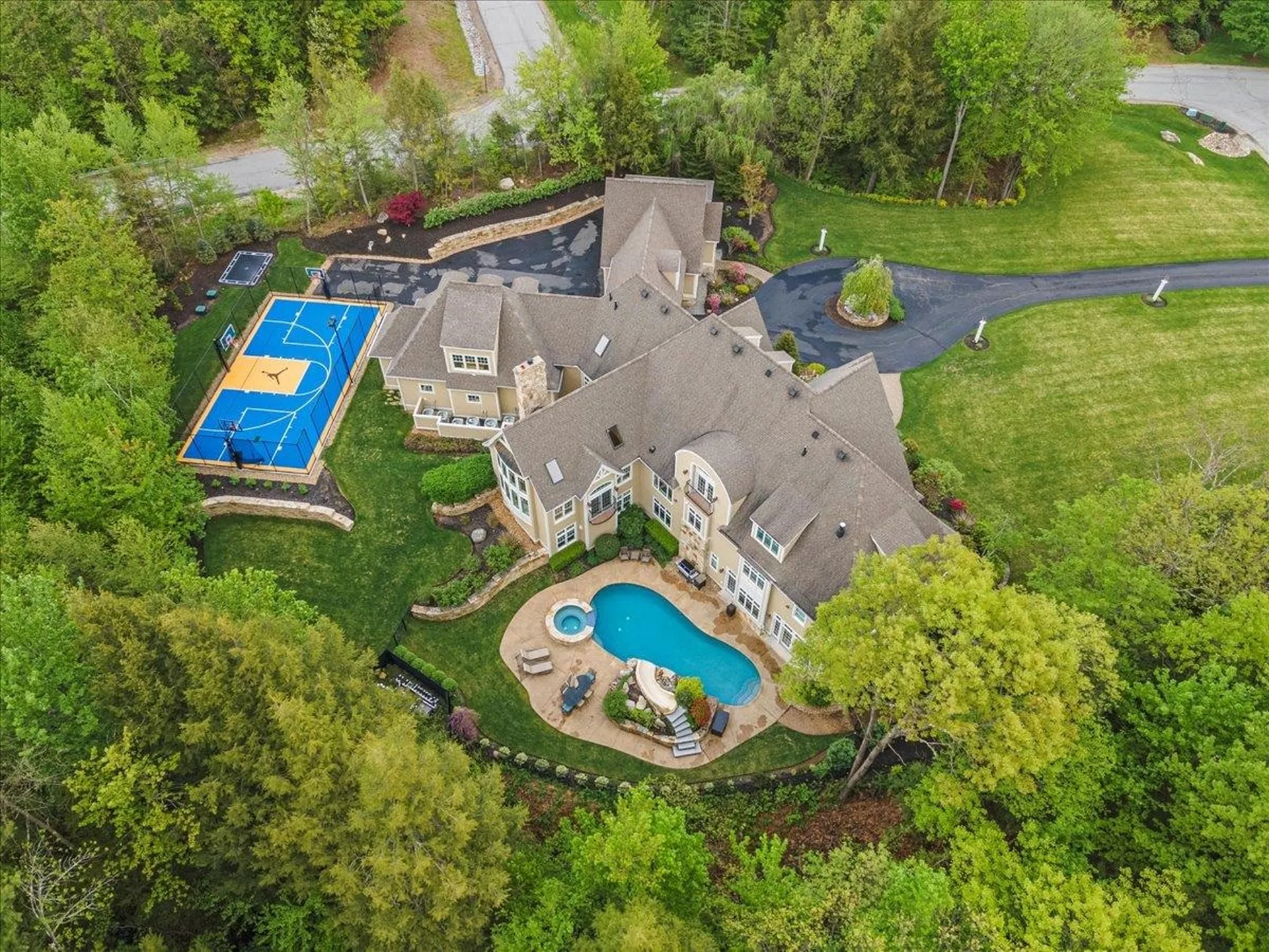 1 Willowbrook Court Bedford NH 03110
