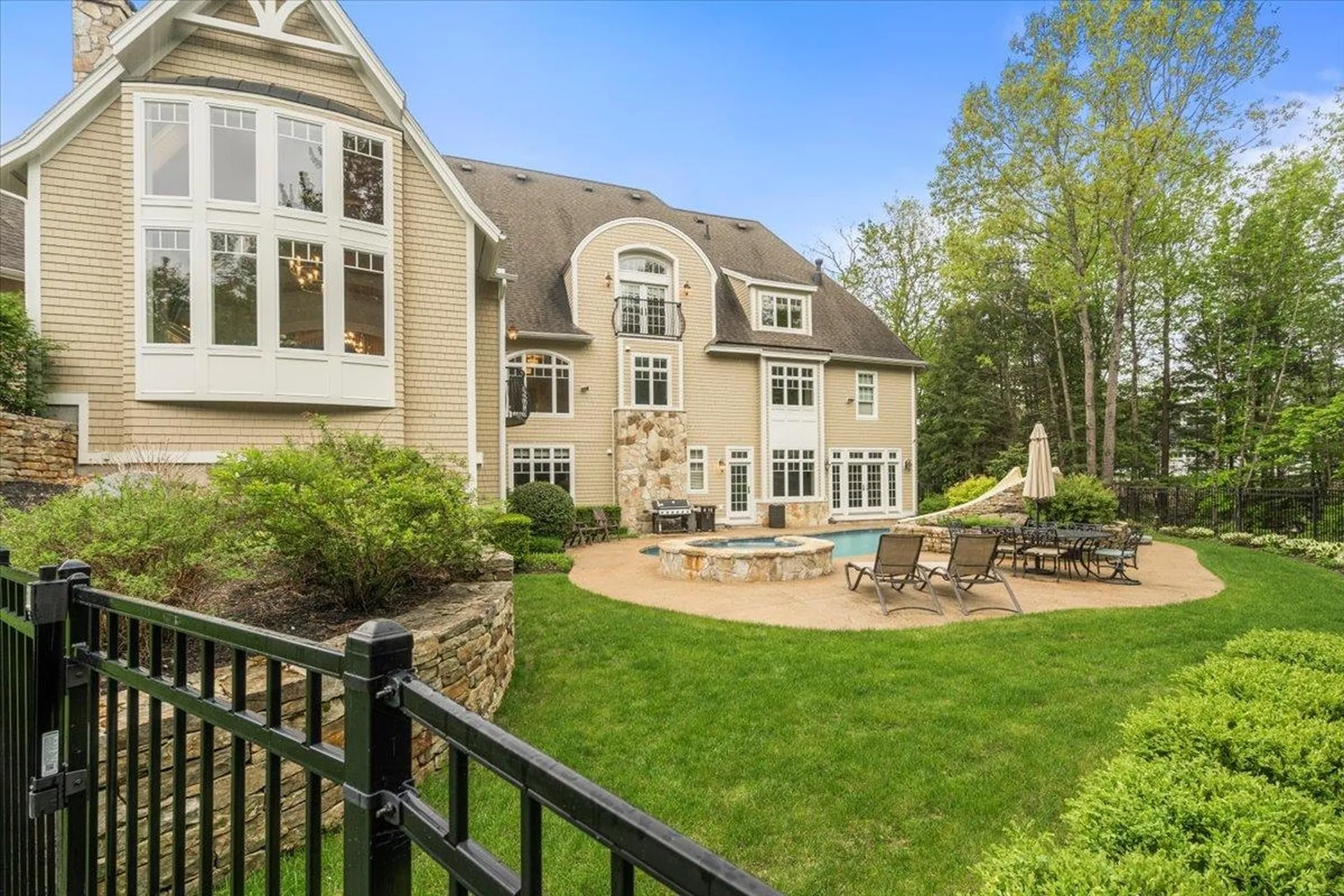 1 Willowbrook Court Bedford NH 03110