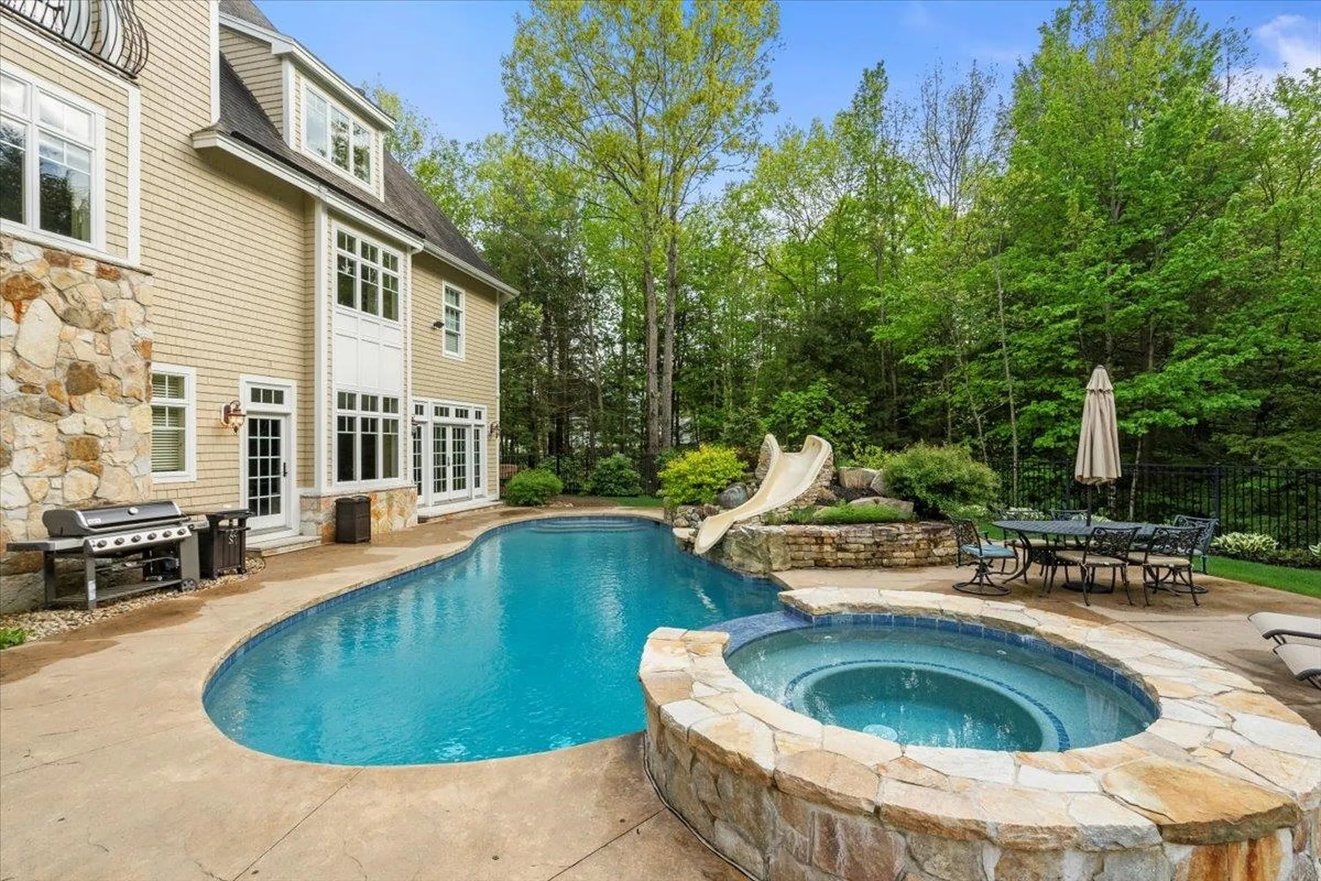 1 Willowbrook Court Bedford NH 03110