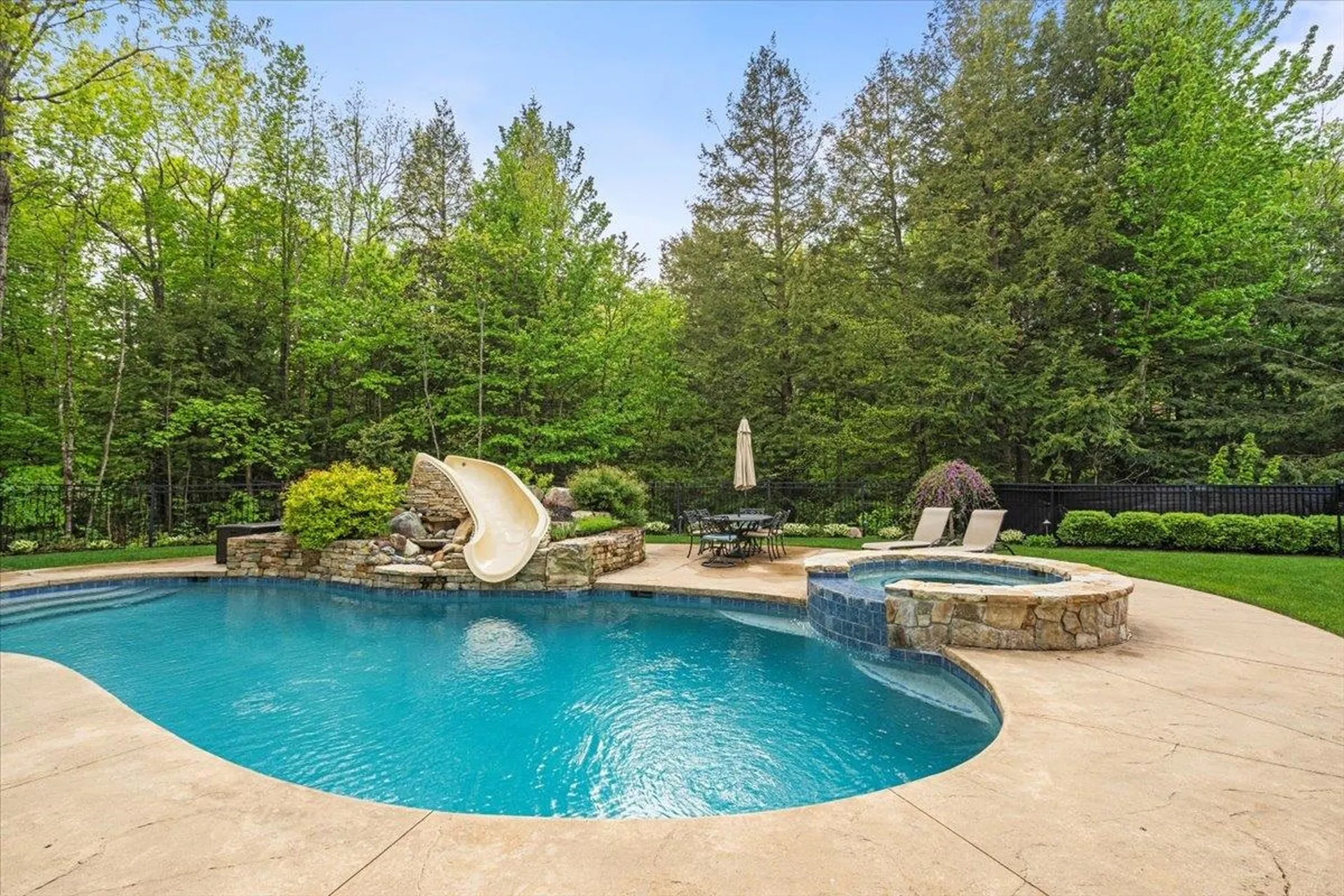 1 Willowbrook Court Bedford NH 03110