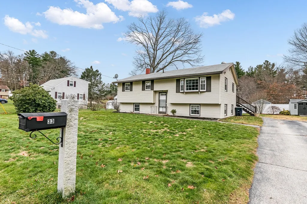 33 Pittsburgh Drive Nashua NH 03062