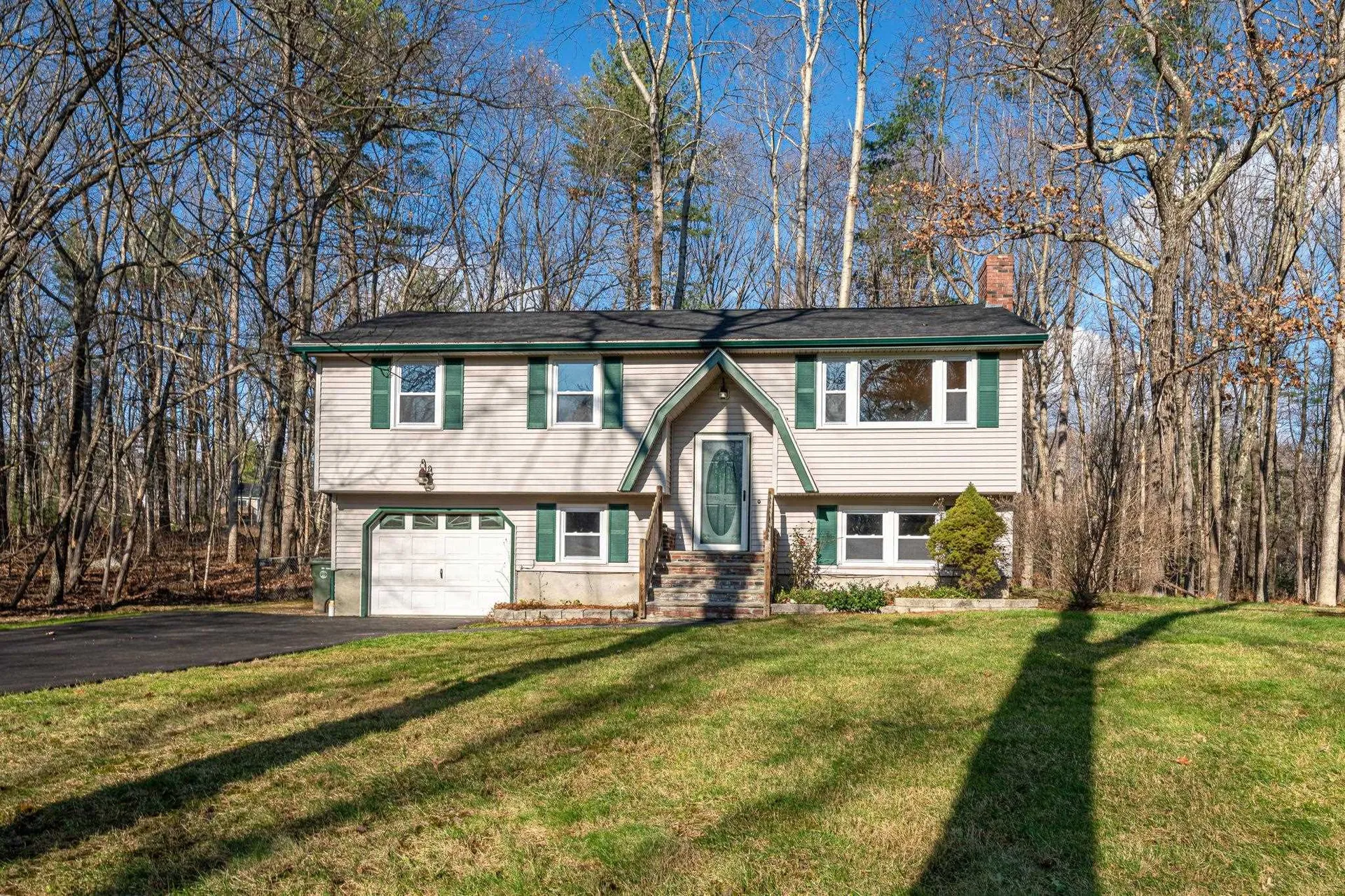 5 Sherwood Road Londonderry NH 03053