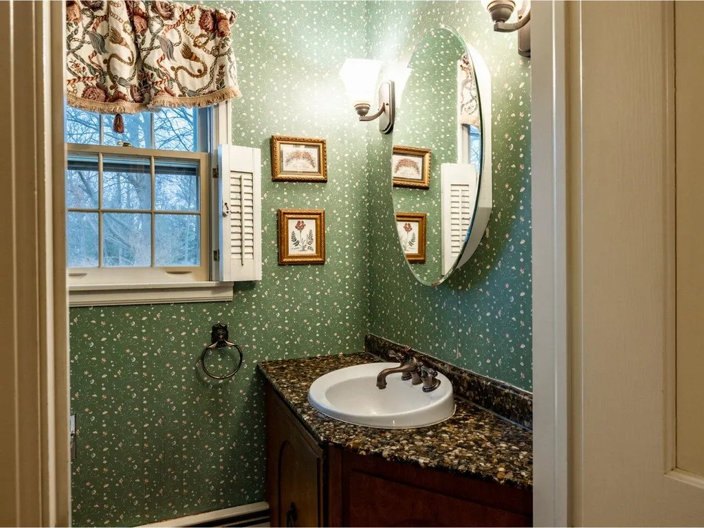 54 Woodridge Drive Burlington VT 05408