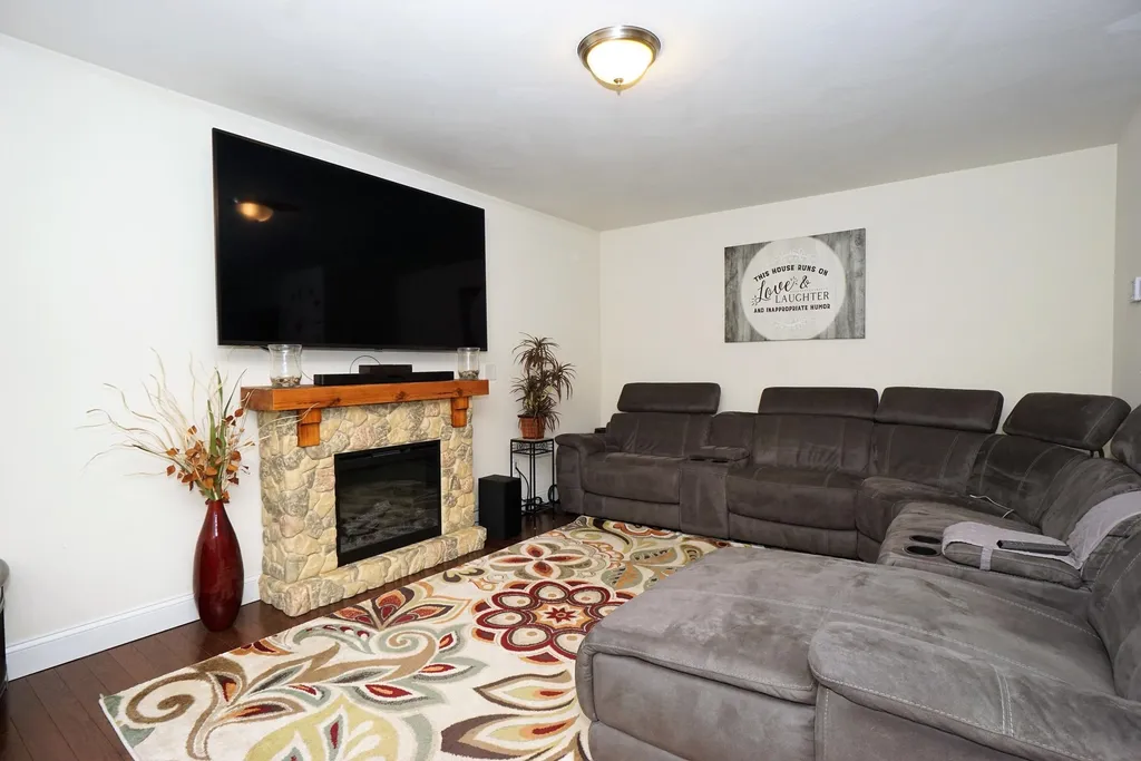 23 Blueberry Hill Road Raymond NH 03077