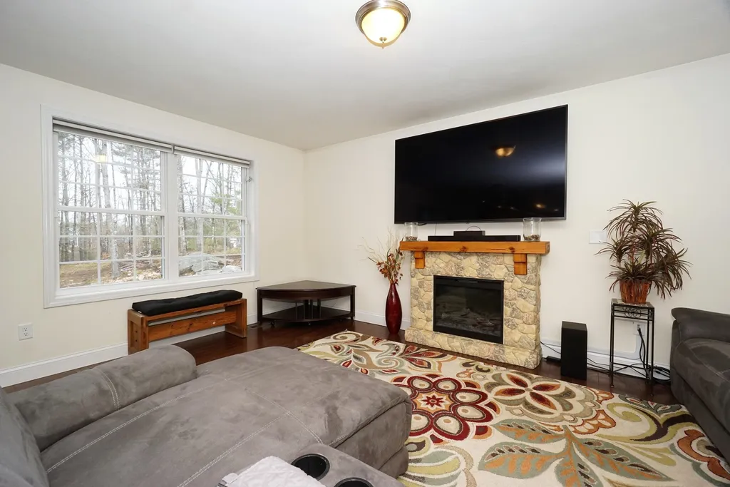23 Blueberry Hill Road Raymond NH 03077