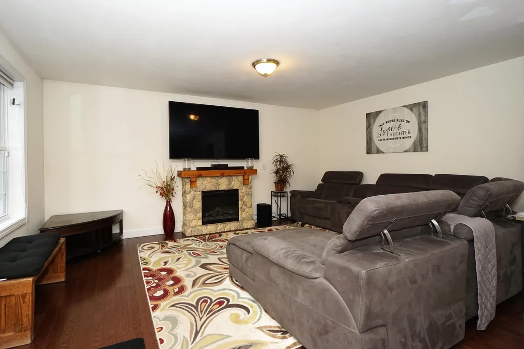 23 Blueberry Hill Road Raymond NH 03077