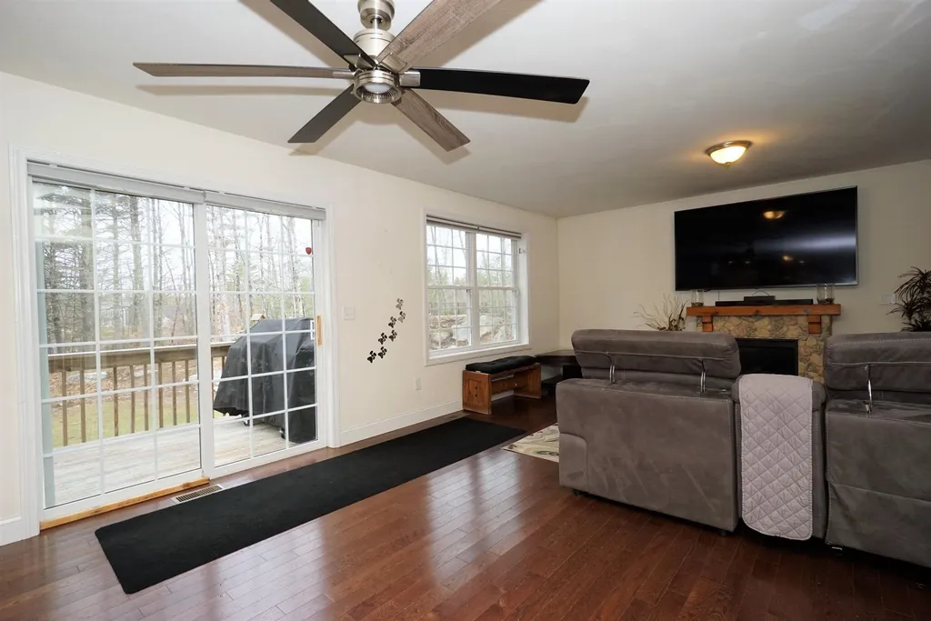 23 Blueberry Hill Road Raymond NH 03077