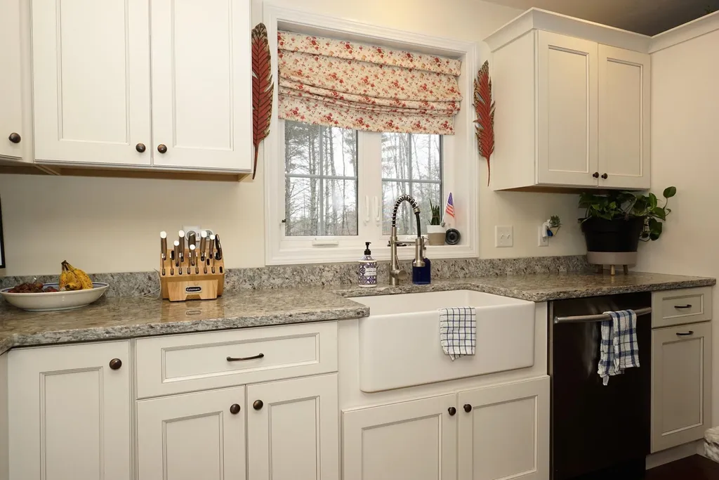 23 Blueberry Hill Road Raymond NH 03077