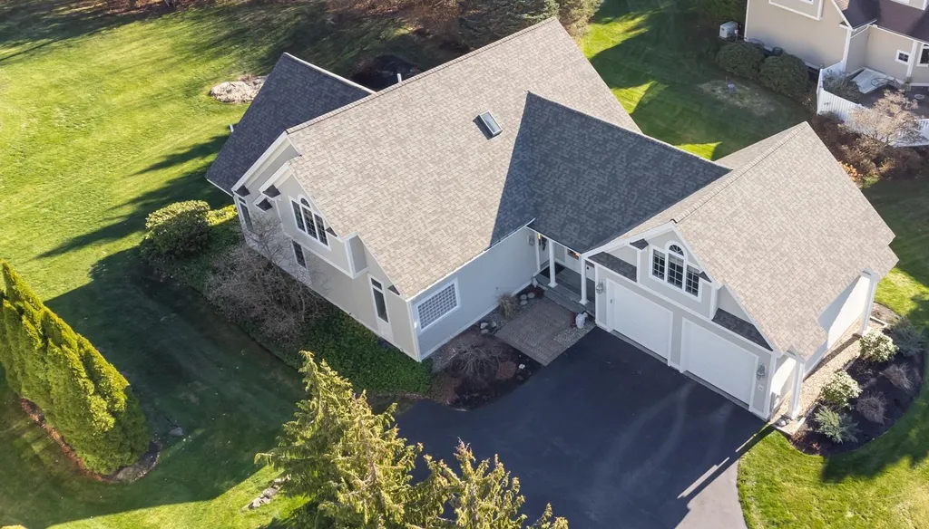 28 Hawkins Glen Drive Salem NH 03079