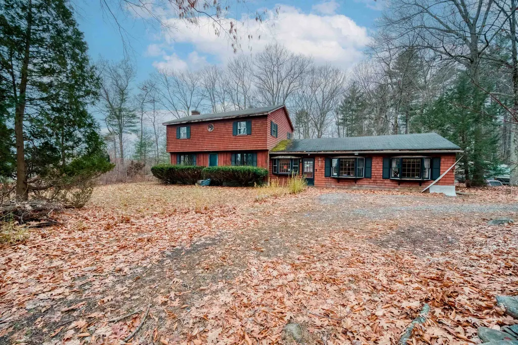 7 Spaulding Hill Road Pelham NH 03076