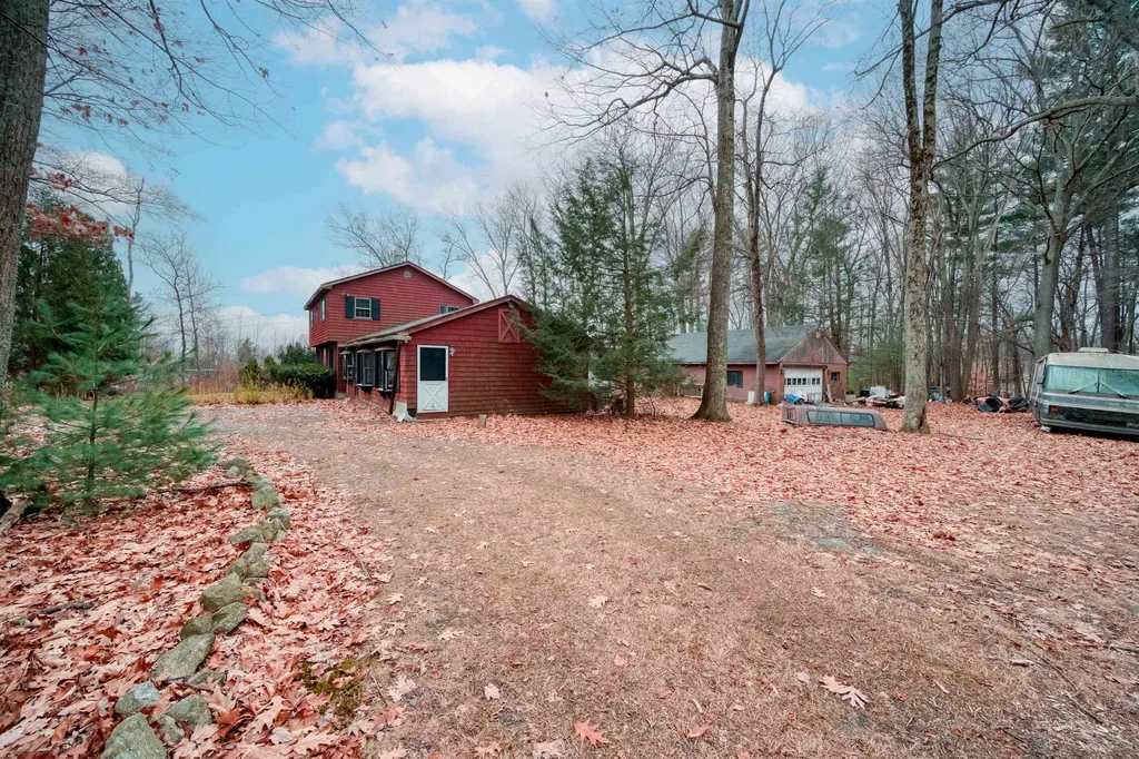 7 Spaulding Hill Road Pelham NH 03076
