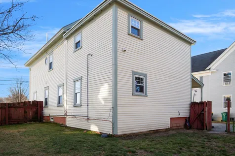 9 Lincoln Street Rochester NH 03867