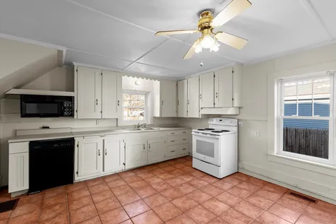 9 Lincoln Street Rochester NH 03867