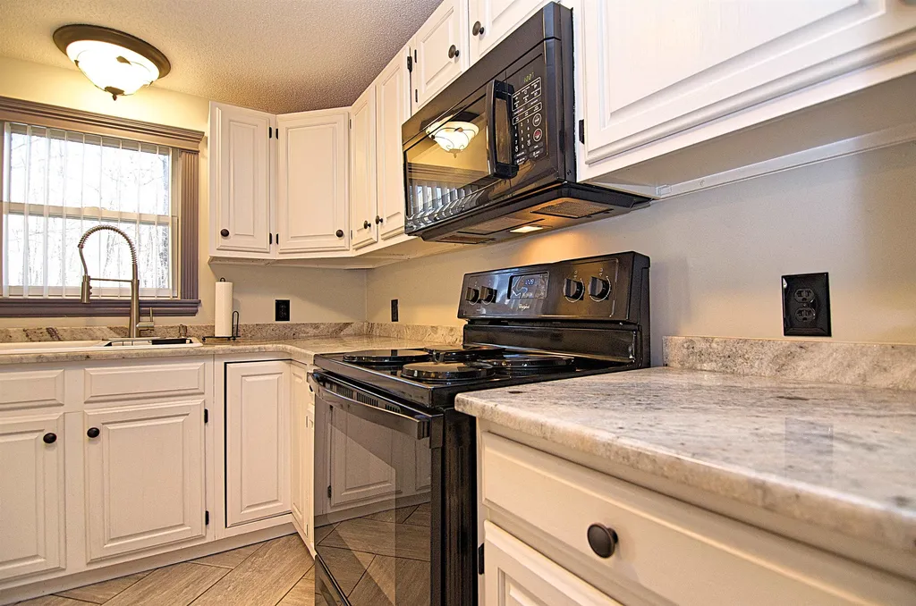 11 Sarah Lane Northfield NH 03276