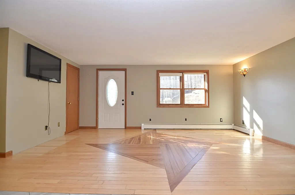 11 Sarah Lane Northfield NH 03276