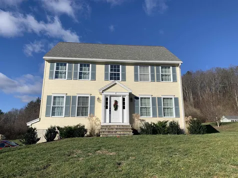 5 Clark Road East Kingston NH 03827