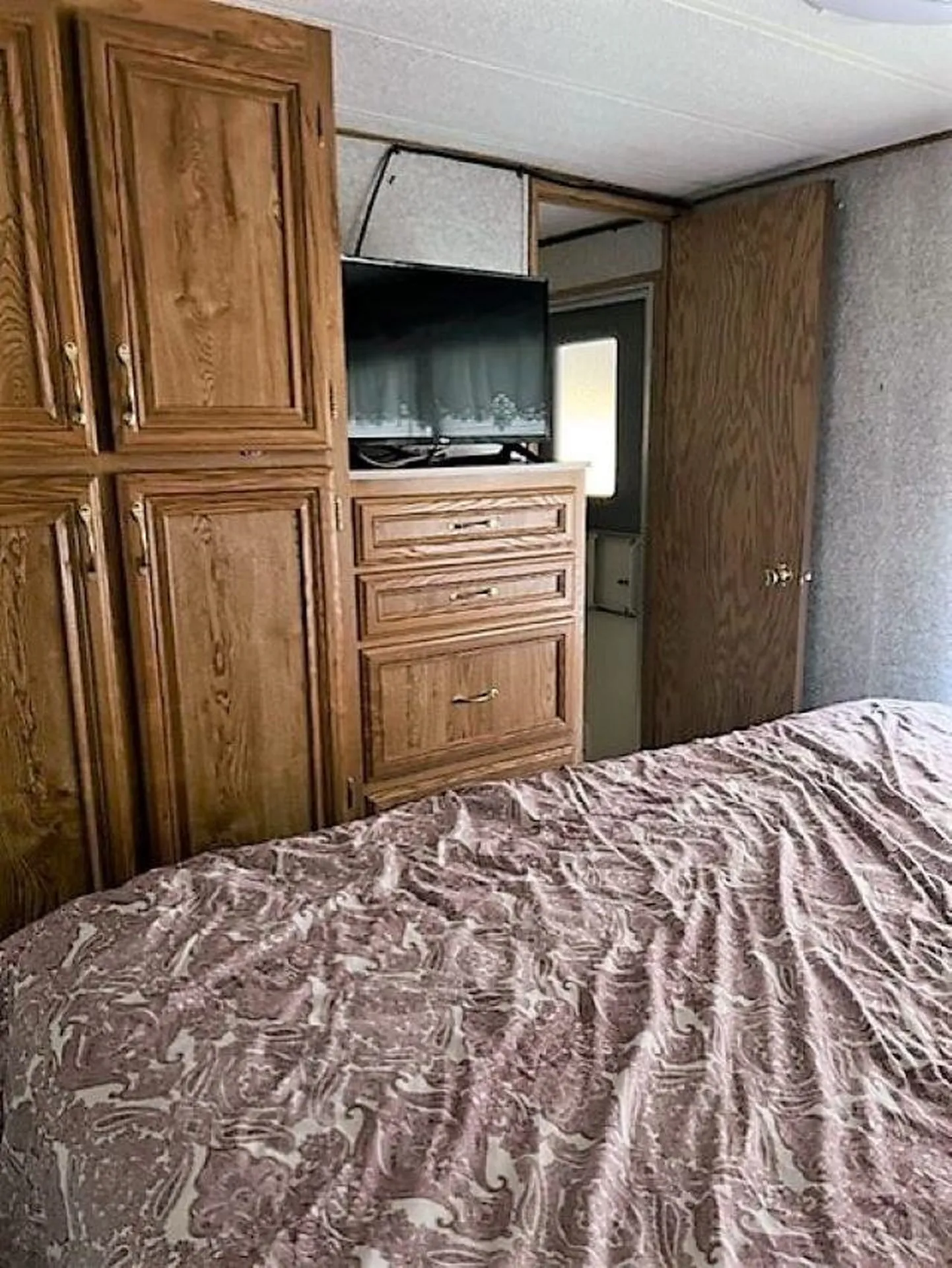 207 Whisper Circle Panton VT 05491