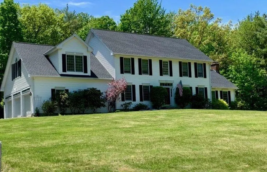 37 Hampshire Hills Drive Bow NH 03304