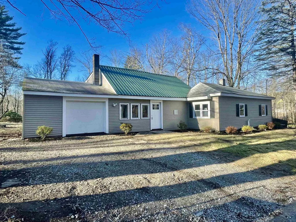 26 Mountain Road Raymond NH 03077
