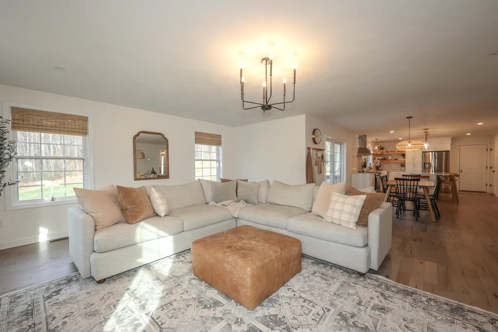 80 Juniper Circle Auburn NH 03032