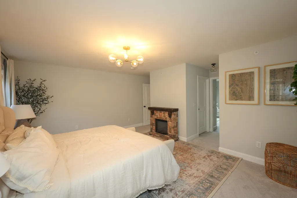 80 Juniper Circle Auburn NH 03032