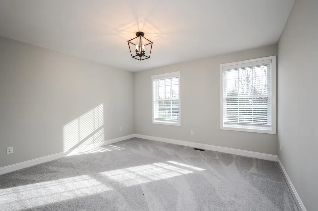 80 Juniper Circle Auburn NH 03032