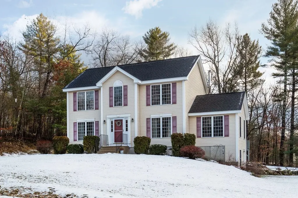 38 Burgess Street Litchfield NH 03052