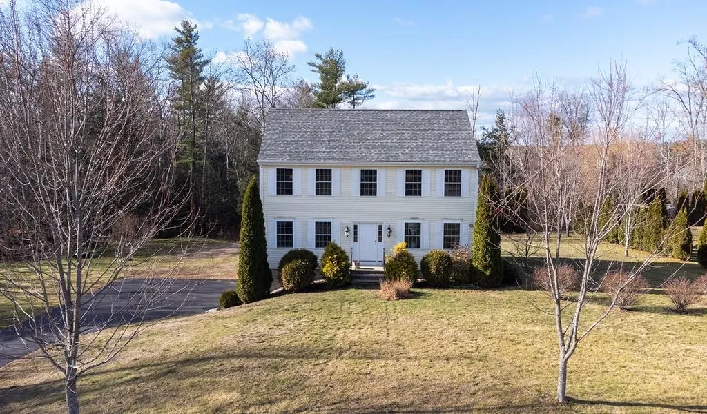 3 Quail Drive Raymond NH 03077