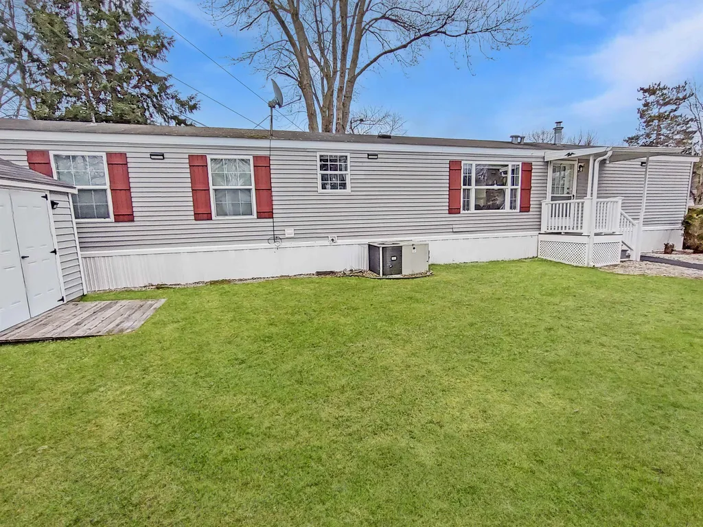 19 Willow Road Newton NH 03858