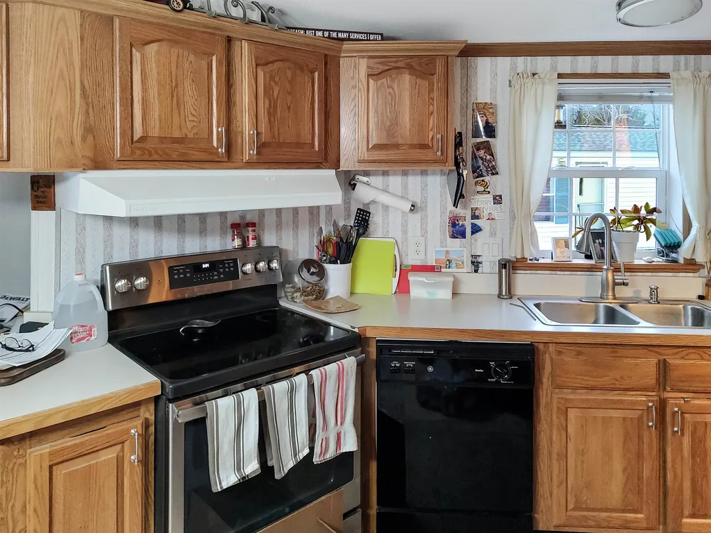 19 Willow Road Newton NH 03858