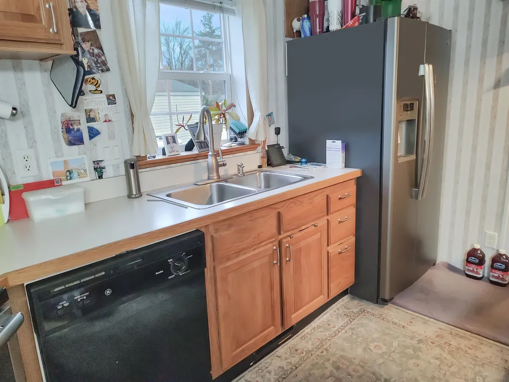 19 Willow Road Newton NH 03858