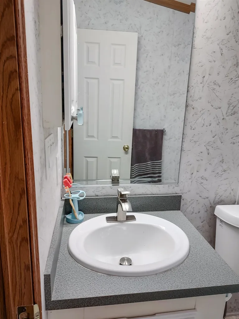 19 Willow Road Newton NH 03858