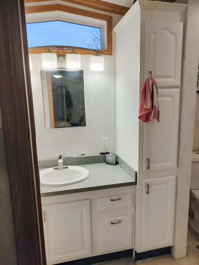 19 Willow Road Newton NH 03858
