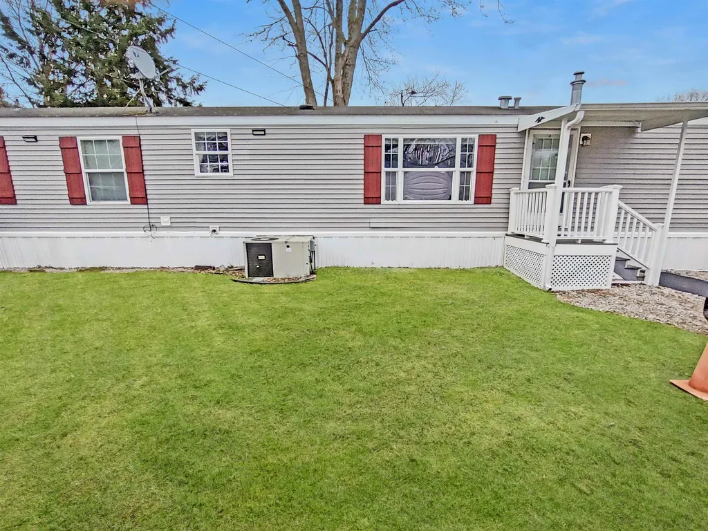 19 Willow Road Newton NH 03858