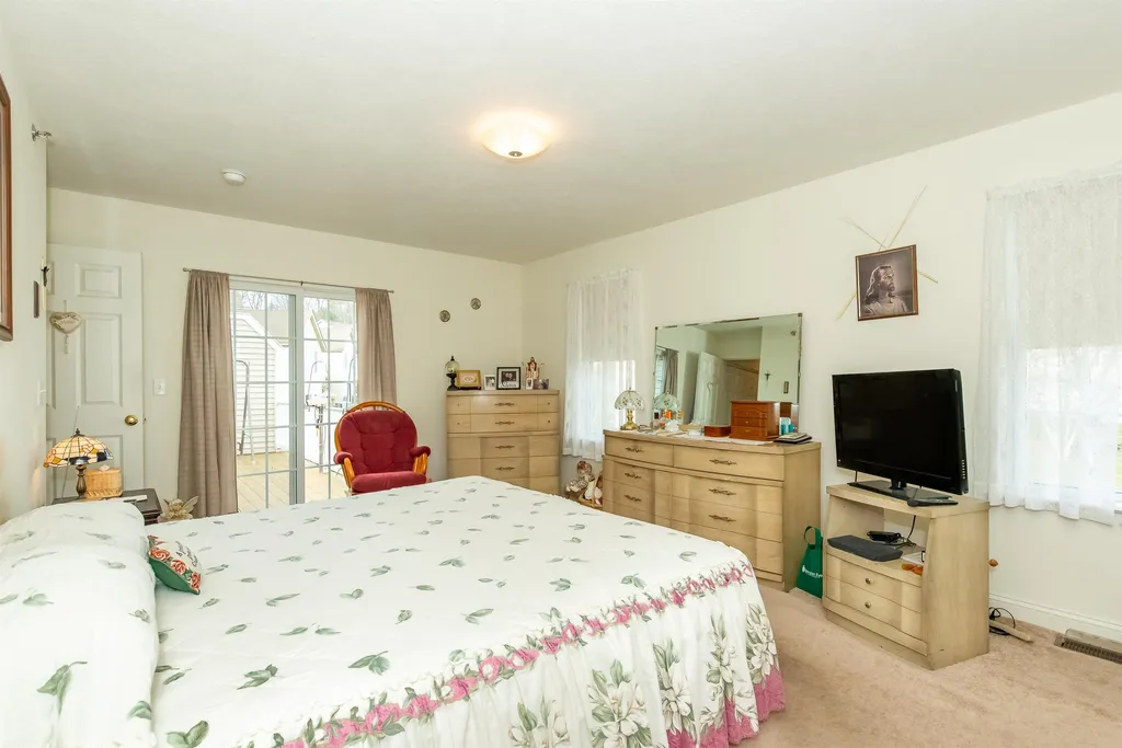 166 Hall Road Fremont NH 03044