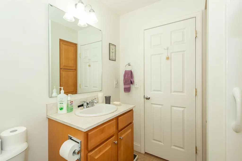 166 Hall Road Fremont NH 03044