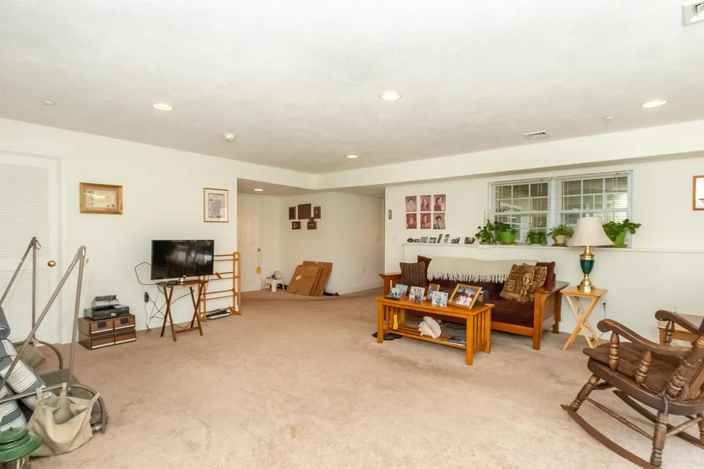 166 Hall Road Fremont NH 03044