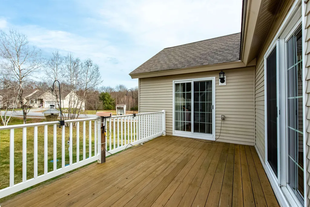 166 Hall Road Fremont NH 03044