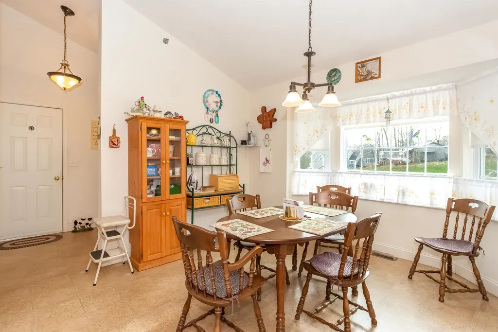 166 Hall Road Fremont NH 03044