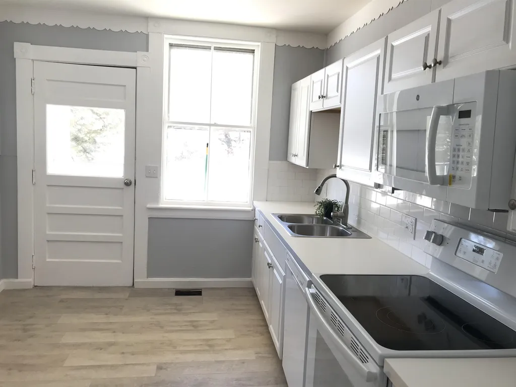 17 Snows Court Dover NH 03820