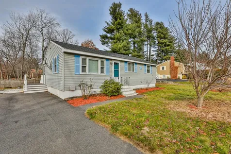14 Portchester Drive Nashua NH 03062