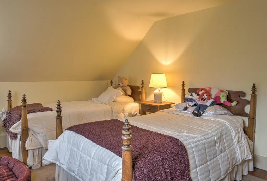 515 East Surry Road Surry NH 03431