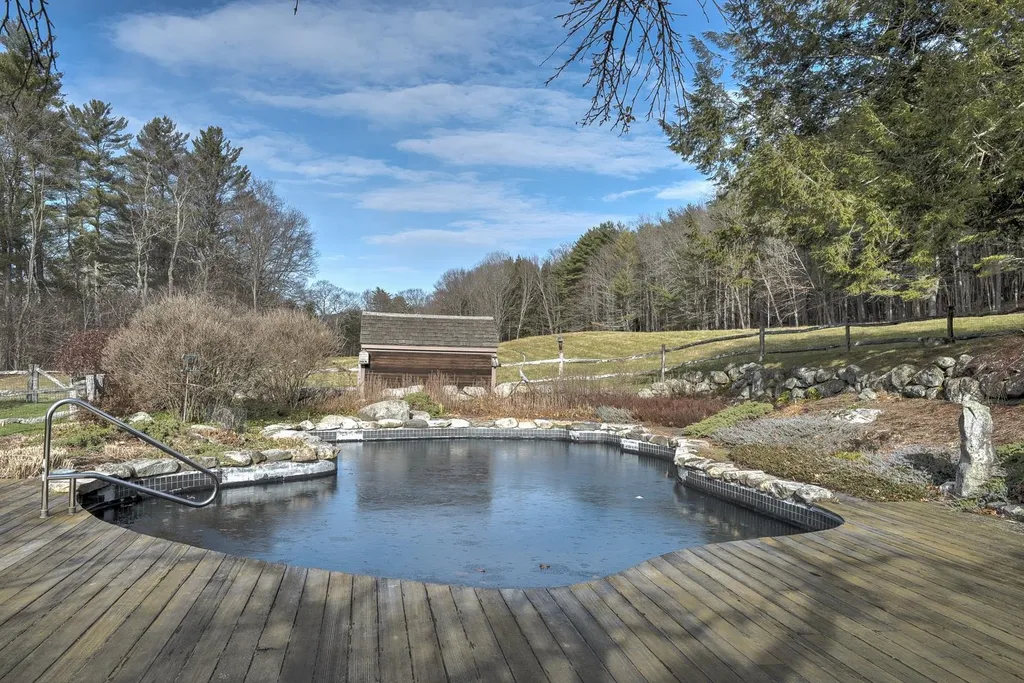 515 East Surry Road Surry NH 03431