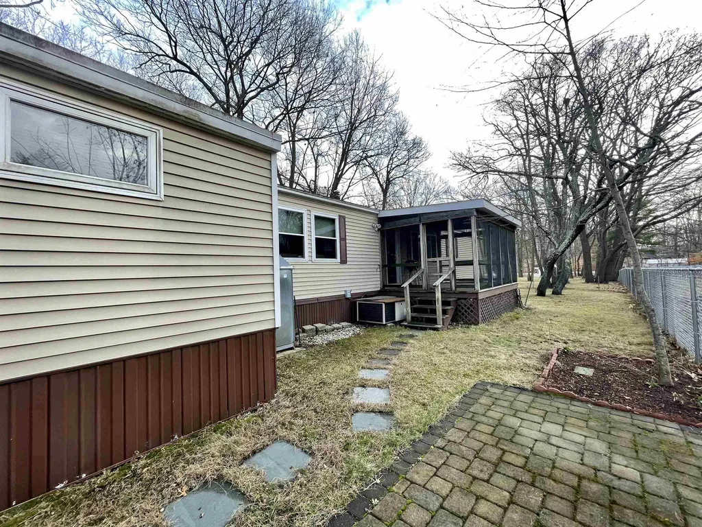 97 Cynthia Circle Seabrook NH 03874